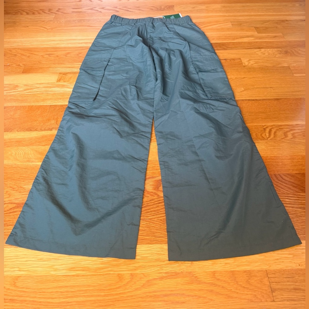 Halara Cargo Pants NWT Medium Wide Leg Green Nylon Travel Casual - Picture 6 of 10